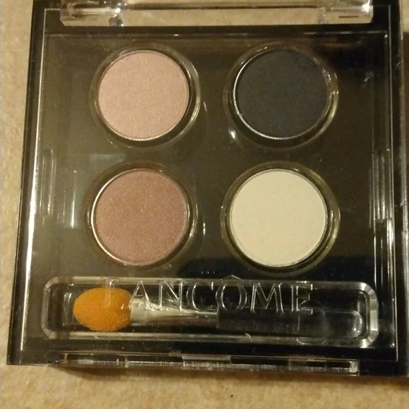 Lancome Eyeshadow Palette. - Picture 1 of 3